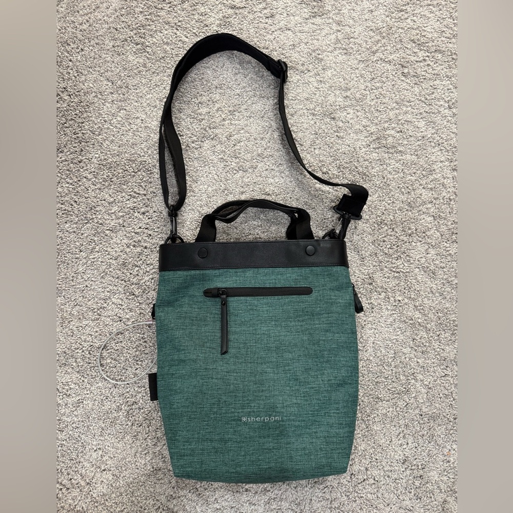 Sherpani Green and Black Crossbody Bag